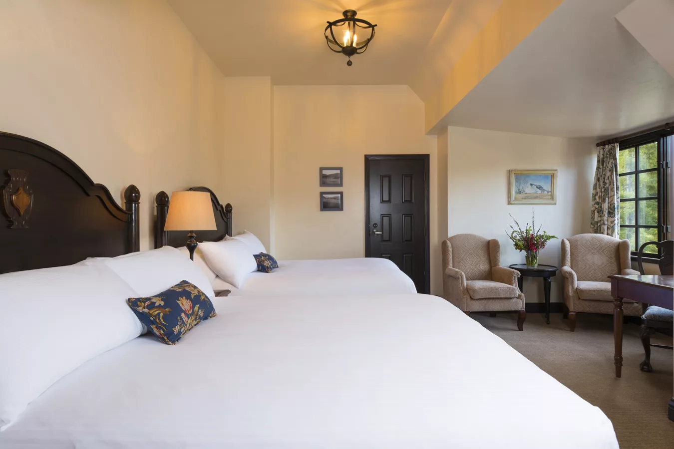 banner image is of Double bed room at Benbow Historic Inn